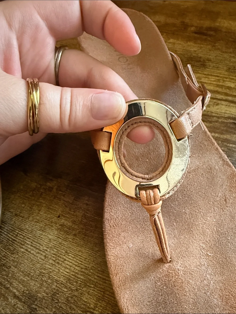 Vionic Brown Leather Ring-Detail Thong Sandals